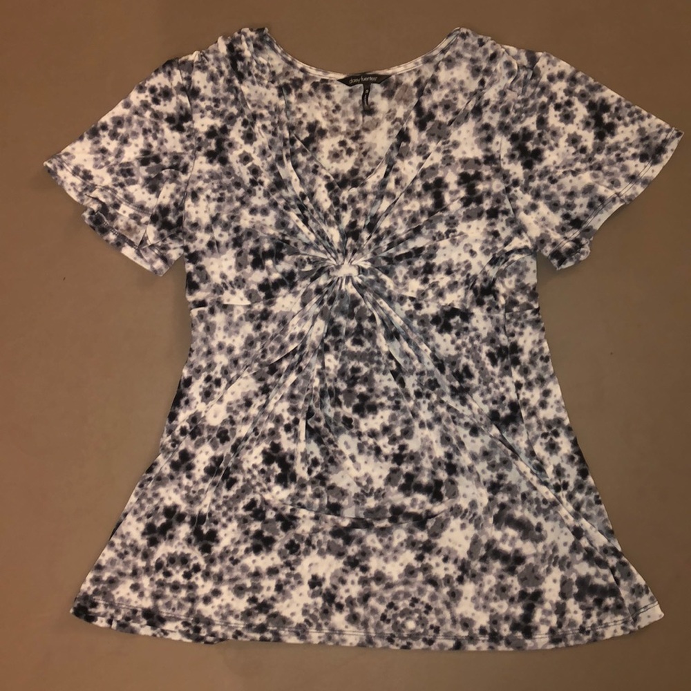 Daisy Fuentes Women’s Grayscale Patterned Shirt